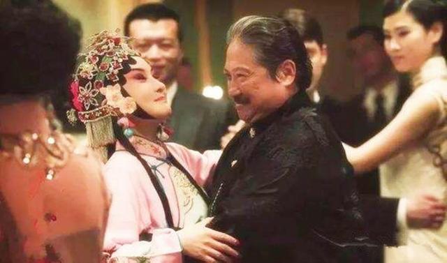 赔了夫人又折兵的夫人是谁，“赔了夫人又折兵”（黑帮老大黄金荣强娶少女）