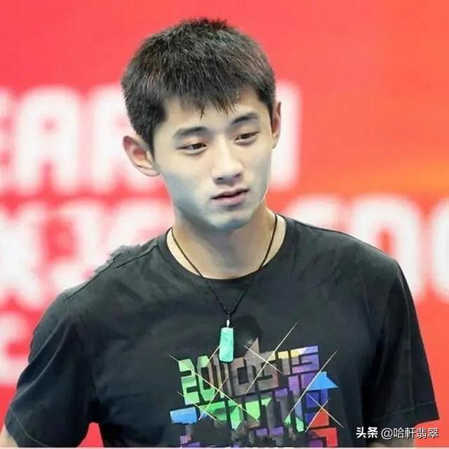 玉坠配什么链子好，绿色玉坠配什么链子好（原来张继科佩戴的冷门翡翠是它）