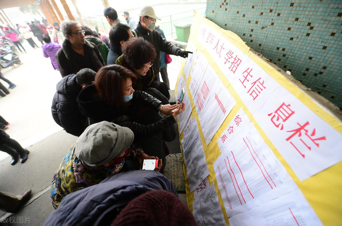 特殊学校学费（民办高校的天价学费引起了争议）