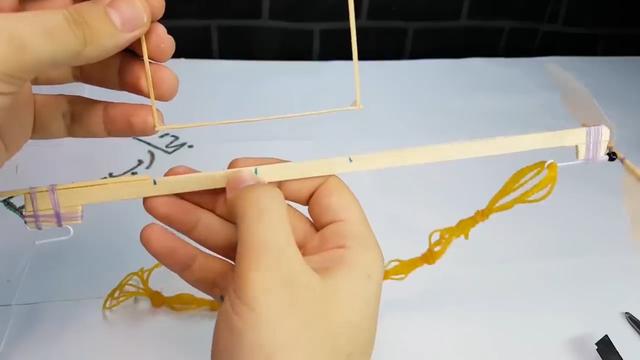 简易飞机模型制作，100个简单的科技小制作_100个简单的科技小制作视频_100个简单的科技小制作不倒翁（用竹蜻蜓原理做一个简易飞机）