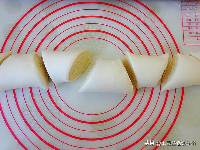 烤油馍的做法 用平底锅做油馍的简单方法，烤油馍的做法（平底锅半小时就搞定）