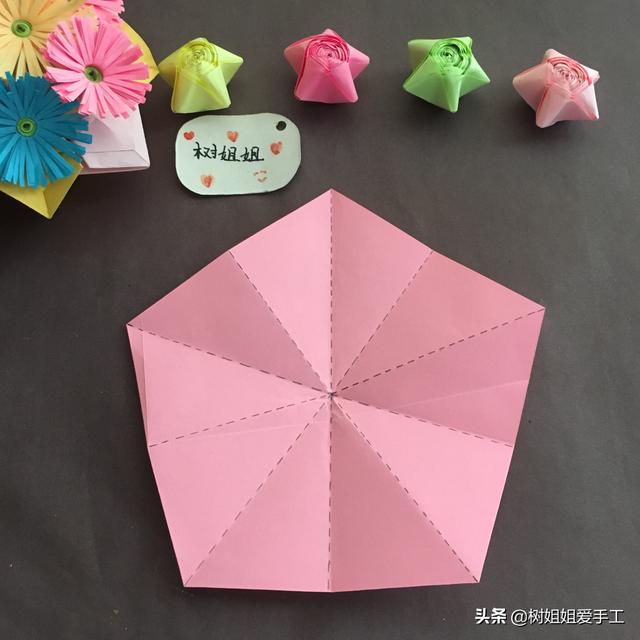 怎样折一个彩色的陀螺，陀螺怎么折陀螺（亲子折纸：可旋转的五角星）