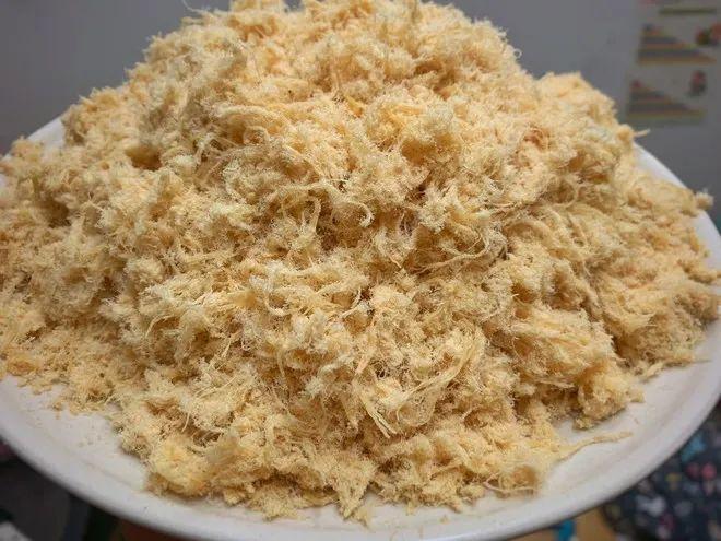 鸡肉松怎么做，肉松怎么做好吃又松软简单（鸡肉松还可以装饰面包）