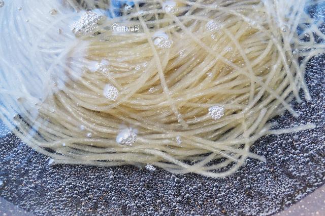 四川正宗酸辣粉，最好吃的酸辣粉牌子排行榜（开店20年的老师傅教您正宗酸辣粉做法）