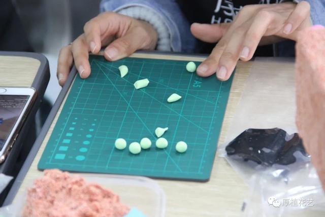 教你制作简单可爱的小盒子，教你制作简单可爱的小盒子怎么做（黏土抽纸盒DIY，好玩又可爱）