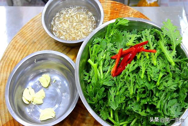 茼蒿怎么炒，茼蒿怎样炒好吃（茼蒿除了涮火锅、还有啥好吃做法）