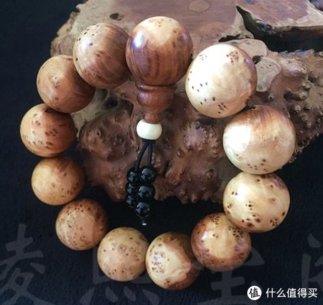乌木手串怎么辨别真假，乌木手串真假鉴别（万物皆可盘：万字长文）