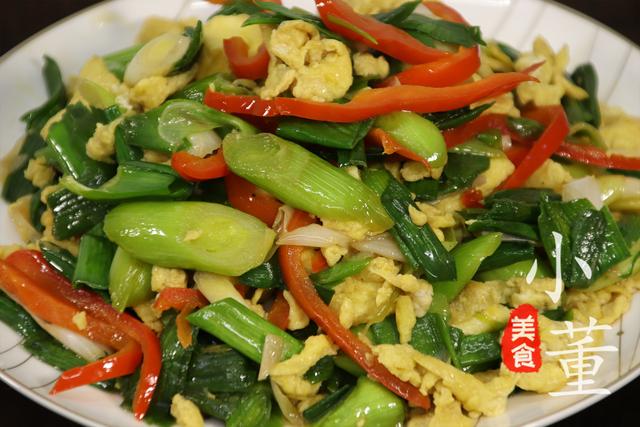 蒜苗炒鸡蛋怎么炒，蒜苗怎么做好吃又简单（蒜苗鸡蛋这样做才好吃）