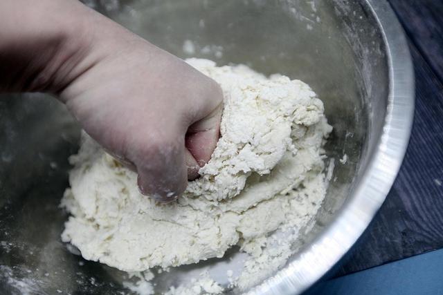 包饺子怎么和面，包饺子面怎么和面（吃法不同用水不同）