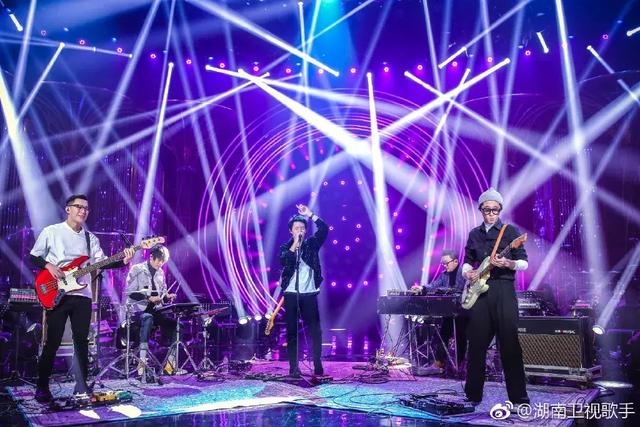 夜空中最亮的星歌词，夜空中最亮的星歌词文档（就不能唱首《夜空中最亮的星》吗）