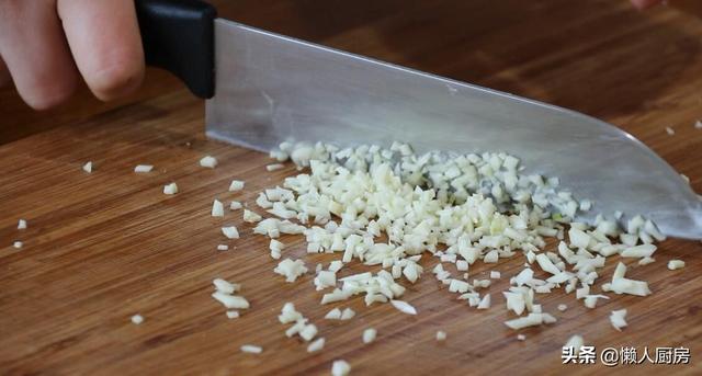 烤箱烤鸡翅温度和时间，烤鸡翅烤箱温度和时间（烤鸡翅不放一滴油）