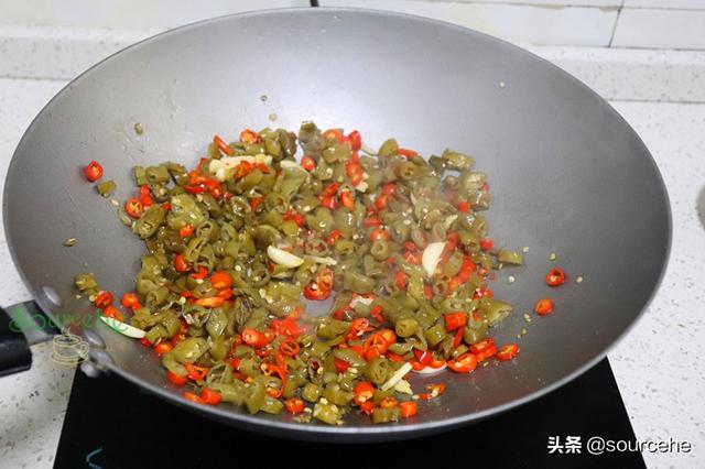 鸭肾怎么炒好吃，家常炒鸭肾做法步骤（鸭肾加泡椒炒）