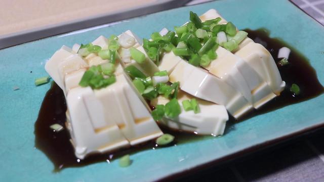 小葱拌豆腐的常见做法，教你小葱拌豆腐最正宗的做法