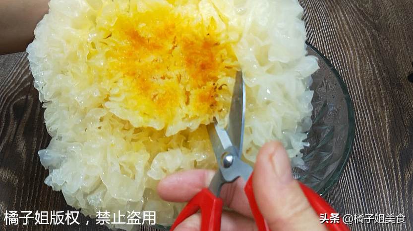 图片[3]-【凉拌银耳】做法步骤图 简单又快捷 比煮粥好吃-起舞食谱网