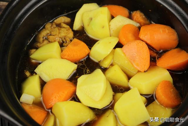 怎样做土豆炖鸡，怎样做土豆炖鸡腿（鸡块炖土豆的家常做法）