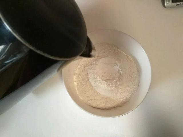 春饼这样做薄如蝉翼劲道又好吃，独家秘方1次能做30张