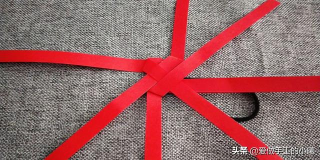 如何用一张纸折纸灯笼，如何用一张纸折纸灯笼视频（用四张纸条做成的折纸灯笼）