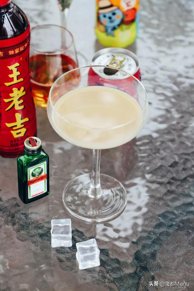 野格什么味道，百威加野格什么味道（人间不值得，教你喝野格）