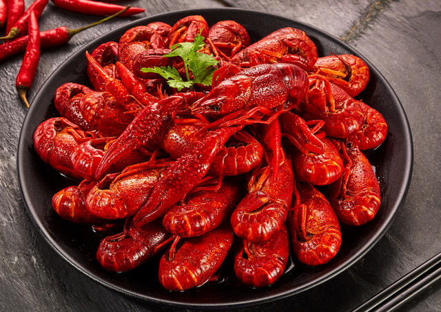 油焖龙虾，超级火爆的油焖小龙虾制作工艺分享给大家（油焖龙虾一般焖多长时间）