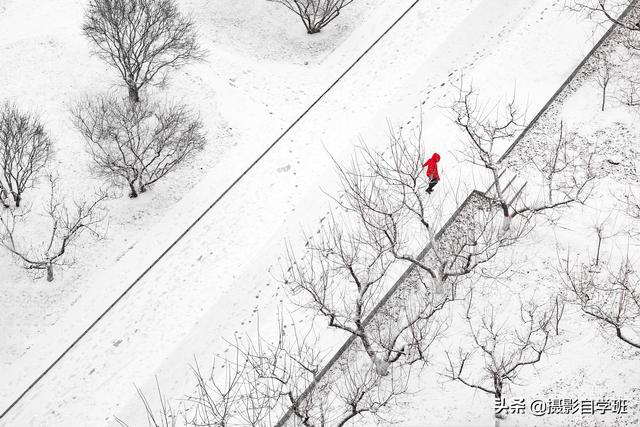 ps如何修图，ps如何修图美化证件照（变成不简单照片）