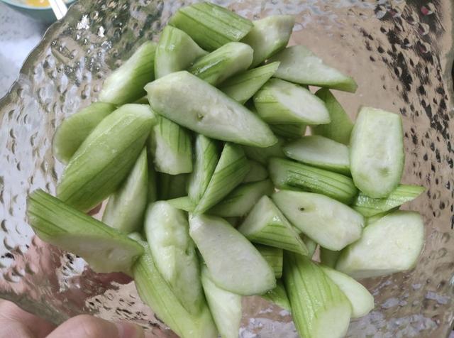 丝瓜怎么切，丝瓜怎么切条状（切片还是切块）
