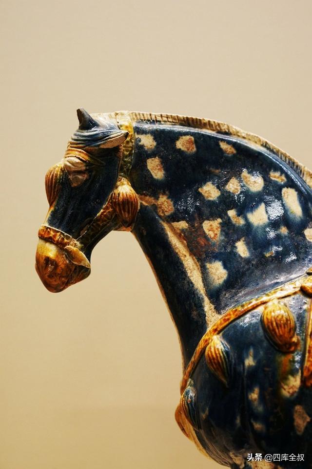 唐三彩是哪三彩，唐三彩有什么（西安、洛阳两地出土的唐三彩）