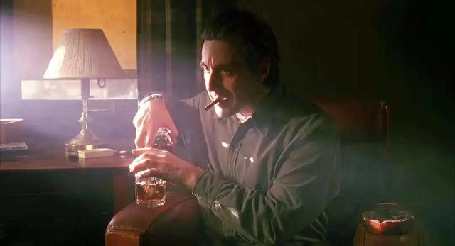 闻香识女人表达了什么，闻香识女人一般表达了什么（邂逅爱与人生价值的《闻香识女人》）