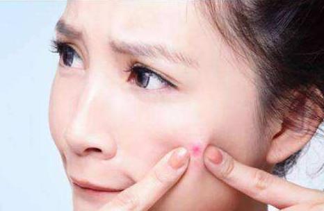 茶树纯精油，纯天然茶树精油（茶树精油怎么用在脸上）