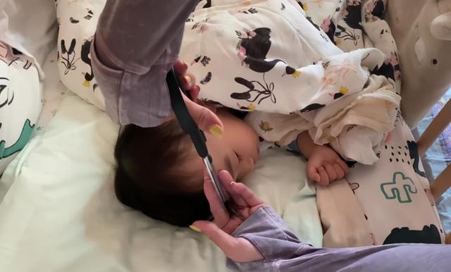 自己给女宝宝理发教程，自己动手给小孩理发教程（这份孩子“理发要诀”提前收）