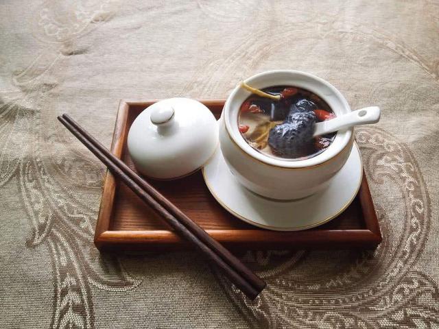 产妇吃十三种催乳汤，坐月子产妇喝这三道汤