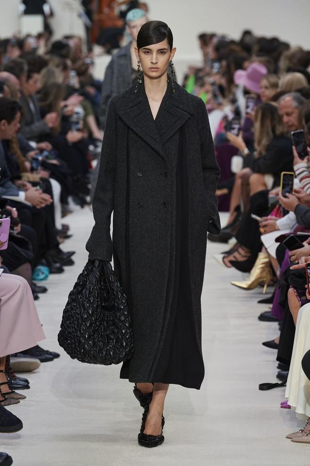 双面呢是什么料子，双面呢面料的特点和知识（盘点秋冬“粗纺花呢”大衣）