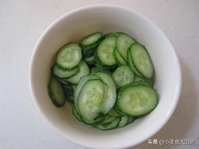 小黄瓜条牛肉嫩吗，小黄瓜条 牛肉（碰见这肉别手软）