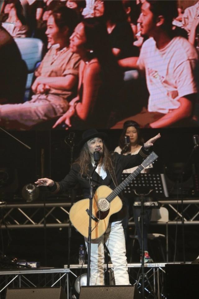 林忆莲恭硕良公开恋情，与小11岁恭硕良恋爱8年