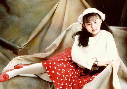 10岁爆红名气不输杨钰莹，却被“身亡”20年，卓依婷如今怎么样了