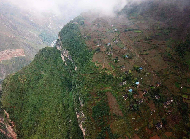 阿土勒尔村和悬崖村，阿土勒尔村在哪里（娶媳妇要18万礼金的悬崖村将搬迁）