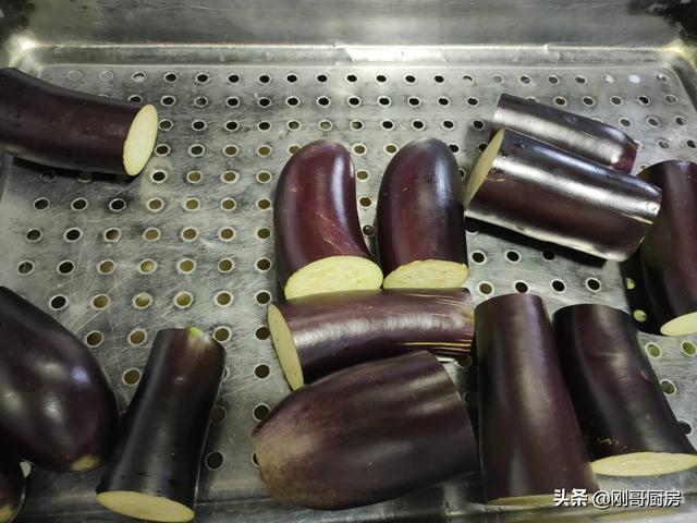蒸酸甜茄瓜的做法，蒸茄瓜的做法大全（厨师长教你一道蒸茄子）