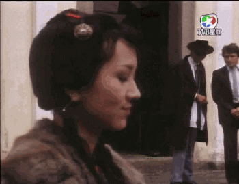 “万人空巷”中为什么街上没有一个人，“万人空巷”（周润发赵雅芝《上海滩》难以超越的经典）