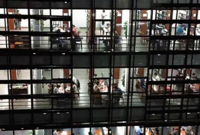 打地铺的注意事项，楼上打地铺可以吗（哈工大学生在行政楼前打地铺）