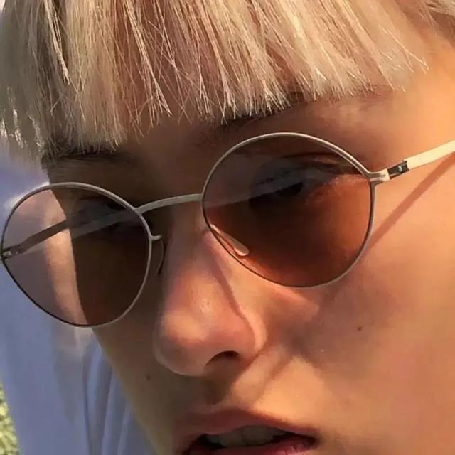 男头。忘掉种过的花，微信头像，男头。忘掉种过的花，重新开始。（“其实我不太懂喜欢）