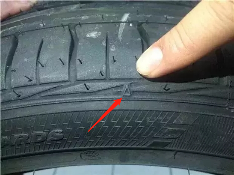 轮胎侧面轻微鼓包，轮胎鼓包一定会爆胎吗（轮胎出现这4种情况）