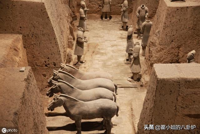 兵马俑的来历故事，兵马俑的来历（秦始皇欲传位子孙万代）