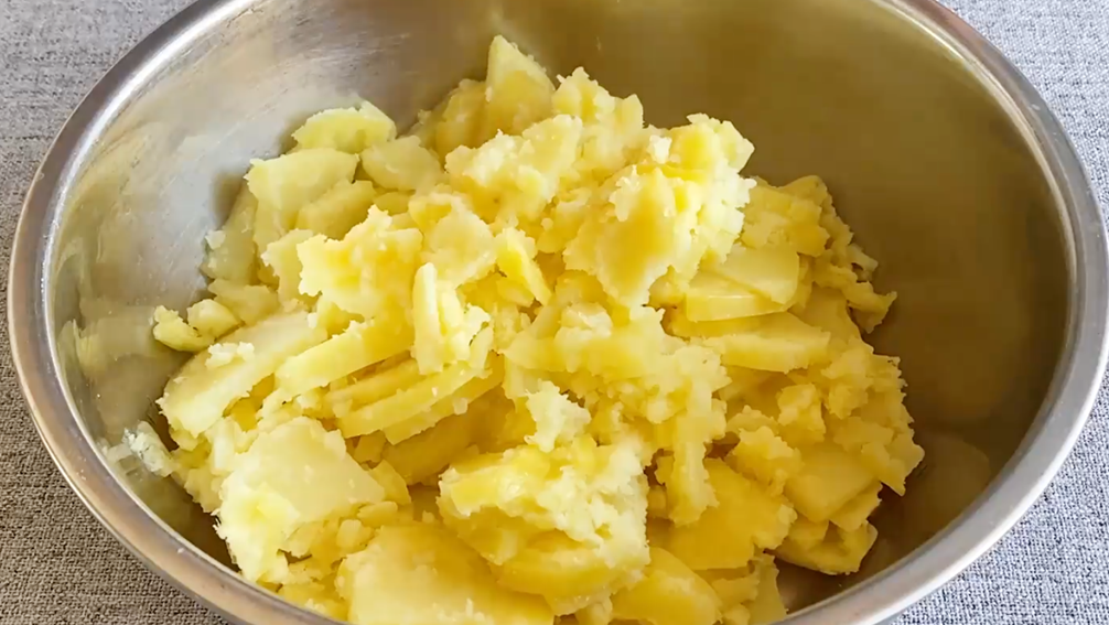 圖片[2]-【土豆芝士餅】做法步驟圖 軟糯香甜又拉絲-起舞食譜網(wǎng)