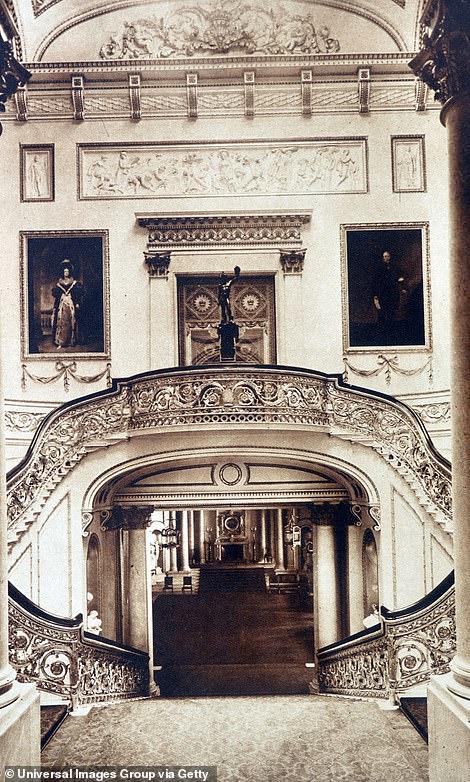 白金汉宫在哪里，江西省抚州市白金汉宫在哪里（白金汉宫最详尽平面图曝光）