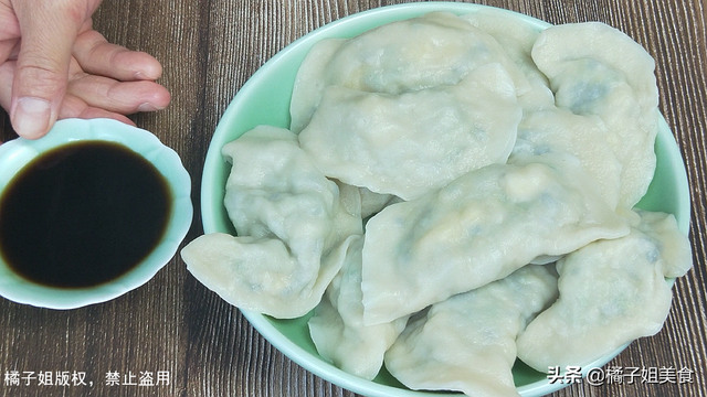 槐花饺子馅怎么做好吃，槐花饺子肉馅的最佳做法（居然比肉饺子还好吃）