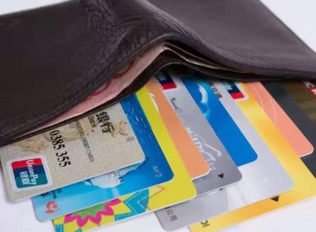 借记卡是信用卡还是储蓄卡，借记卡属于储蓄卡还是信用卡（有的叫“储蓄卡”有的叫“借记卡”）