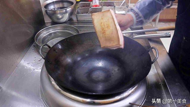 扣碗排骨的做法，排骨扣碗的家常做法（这才是扣肉的地道做法）