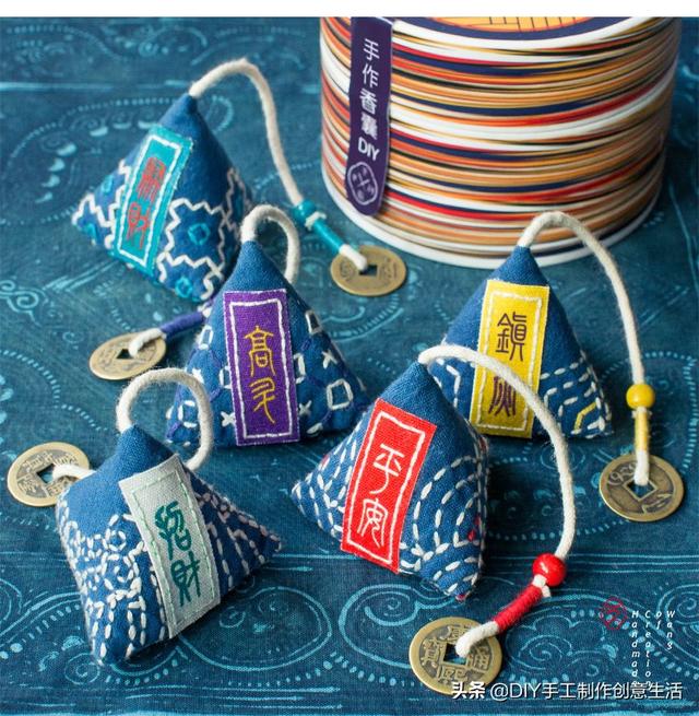 手工香囊怎么做又简单又漂亮，香囊的简单做法（一小块布绣上最简单的图案）