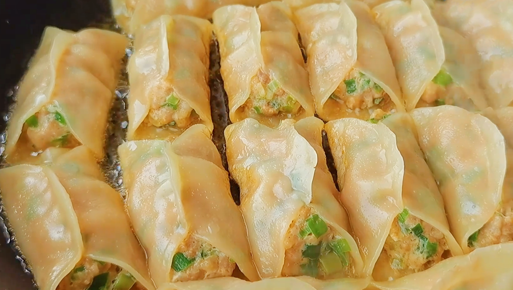 图片[8]-【韭菜锅贴】做法步骤图 个个酥脆鲜嫩 真解馋-起舞食谱网