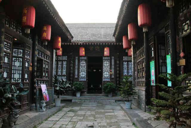 坐北朝南和坐南朝北有什么区别，坐南朝北和坐北朝南的区别（为何房屋总是“坐北朝南”）