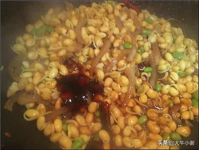 猪皮的做法 黄豆芽炒猪皮的做法，猪皮的做法（富含胶原蛋白、维生素C）